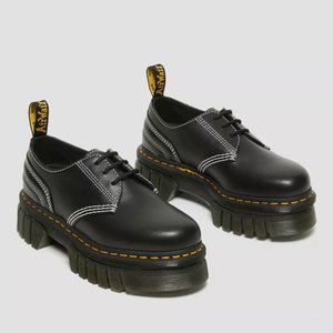 Dr. Martens Audrick 3-Eye Quilted Oxford Shoe size 8